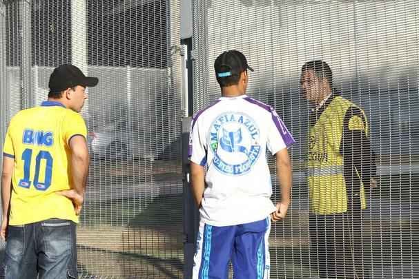 Cruzeirenses se aglomeraram no entorno do Mineiro desde o incio da tarde