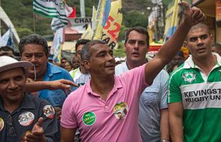Candidato ao senado pelo PSB no Rio de Janeiro, Romrio foi eleito com 4.683.963 votos, o que corresponde a 63,43% dos votos vlidos. Seu principal concorrente, Csar Maia (DEM) registrou 20,51%.