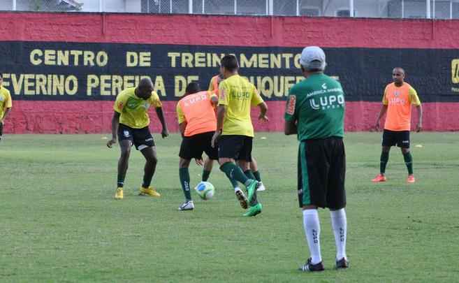 Com muita descontrao no CT do Sport, Amrica encerrou sua preparao para enfrentar o Nutico, nesta tera-feira, na Arena Pernambuco