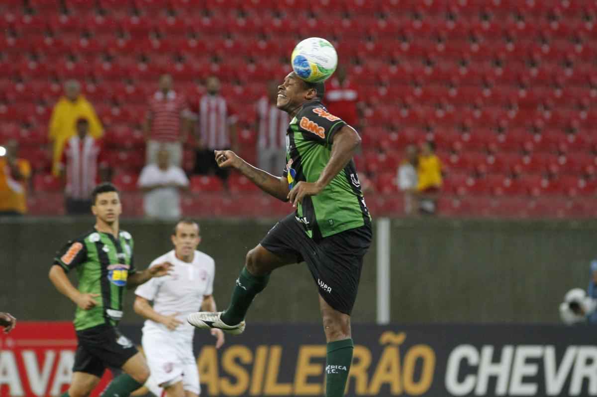 Imagens de Nutico x Amrica, na Arena Pernambuco, pela 28 rodada da Srie B do Campeonato Brasileiro