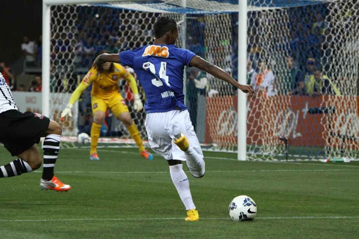 Corinthians surpreendeu o Cruzeiro no Mineiro e venceu por 1 a 0