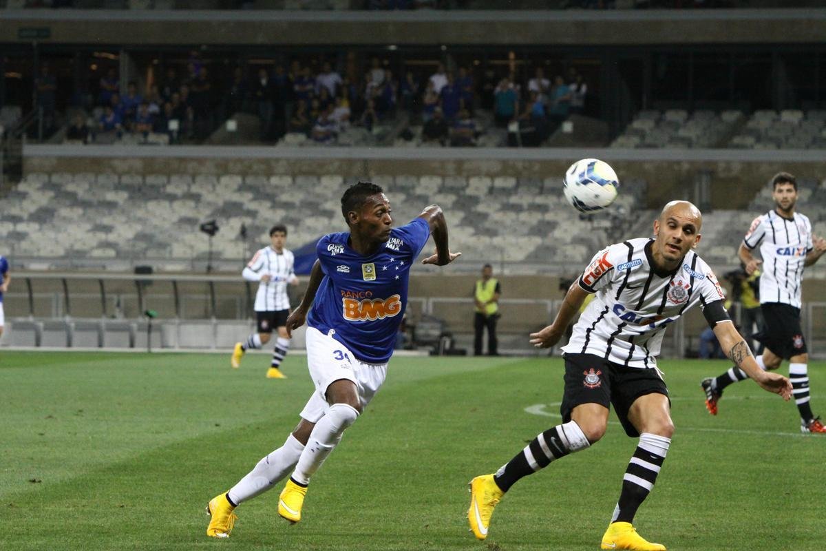 Corinthians surpreendeu o Cruzeiro no Mineiro e venceu por 1 a 0