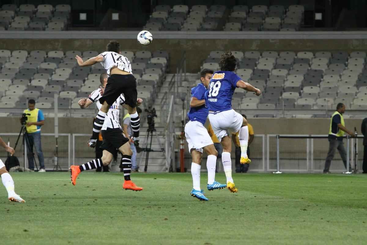 Corinthians surpreendeu o Cruzeiro no Mineiro e venceu por 1 a 0