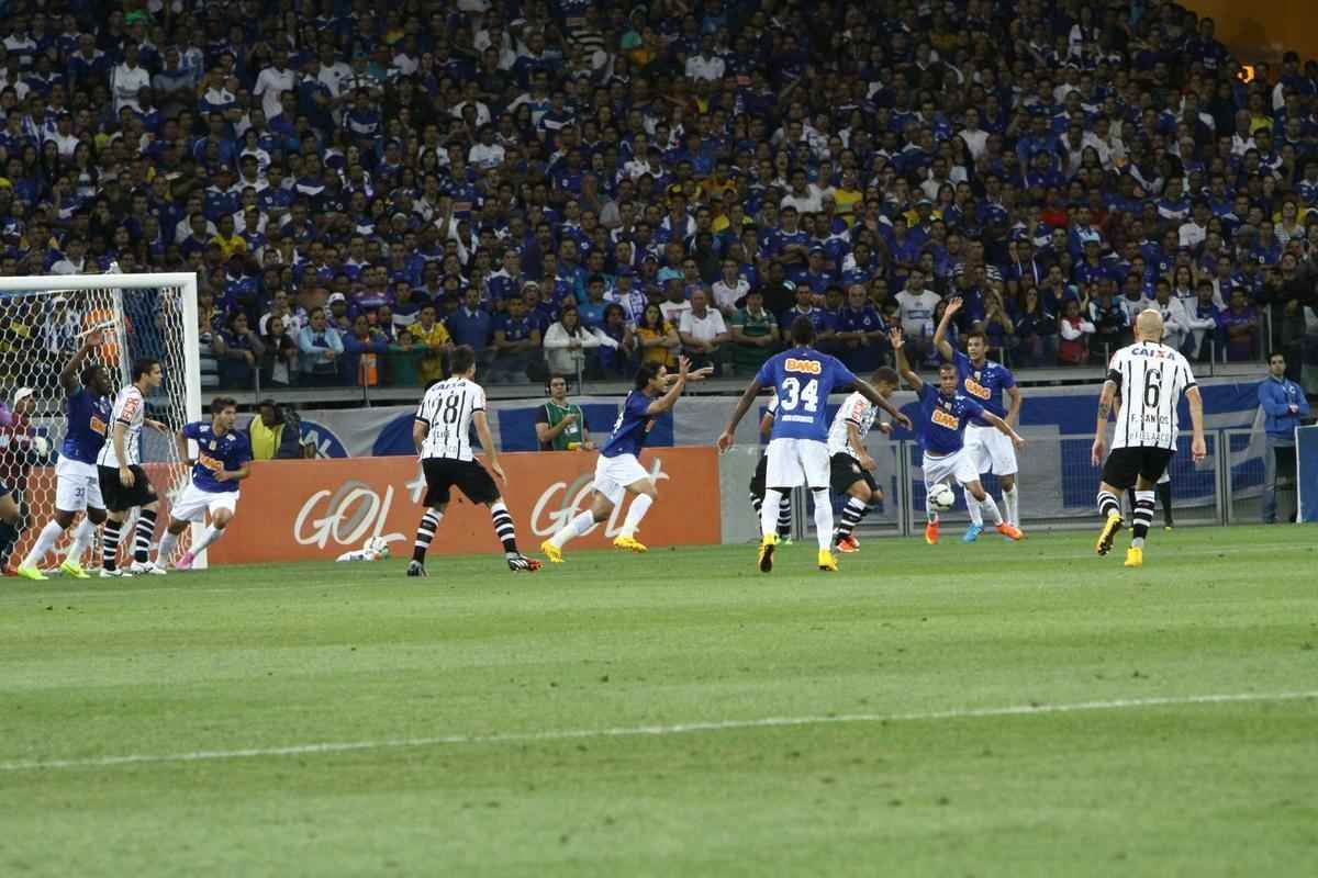 Corinthians surpreendeu o Cruzeiro no Mineiro e venceu por 1 a 0