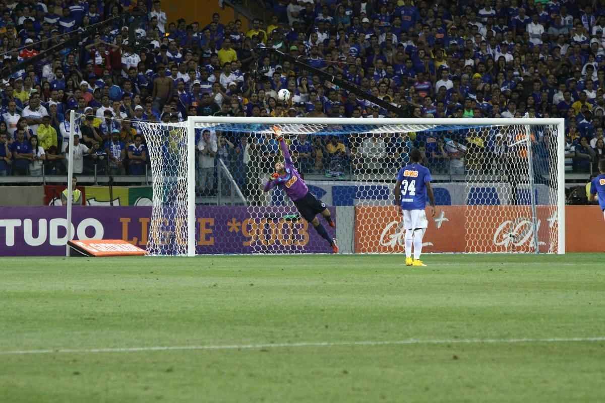 Corinthians surpreendeu o Cruzeiro no Mineiro e venceu por 1 a 0
