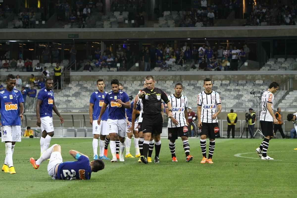Corinthians surpreendeu o Cruzeiro no Mineiro e venceu por 1 a 0