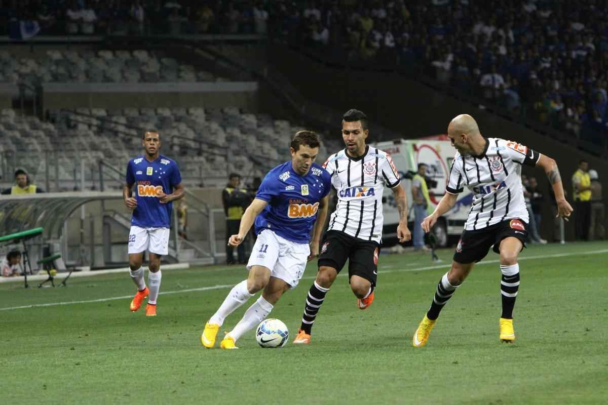 Corinthians surpreendeu o Cruzeiro no Mineiro e venceu por 1 a 0