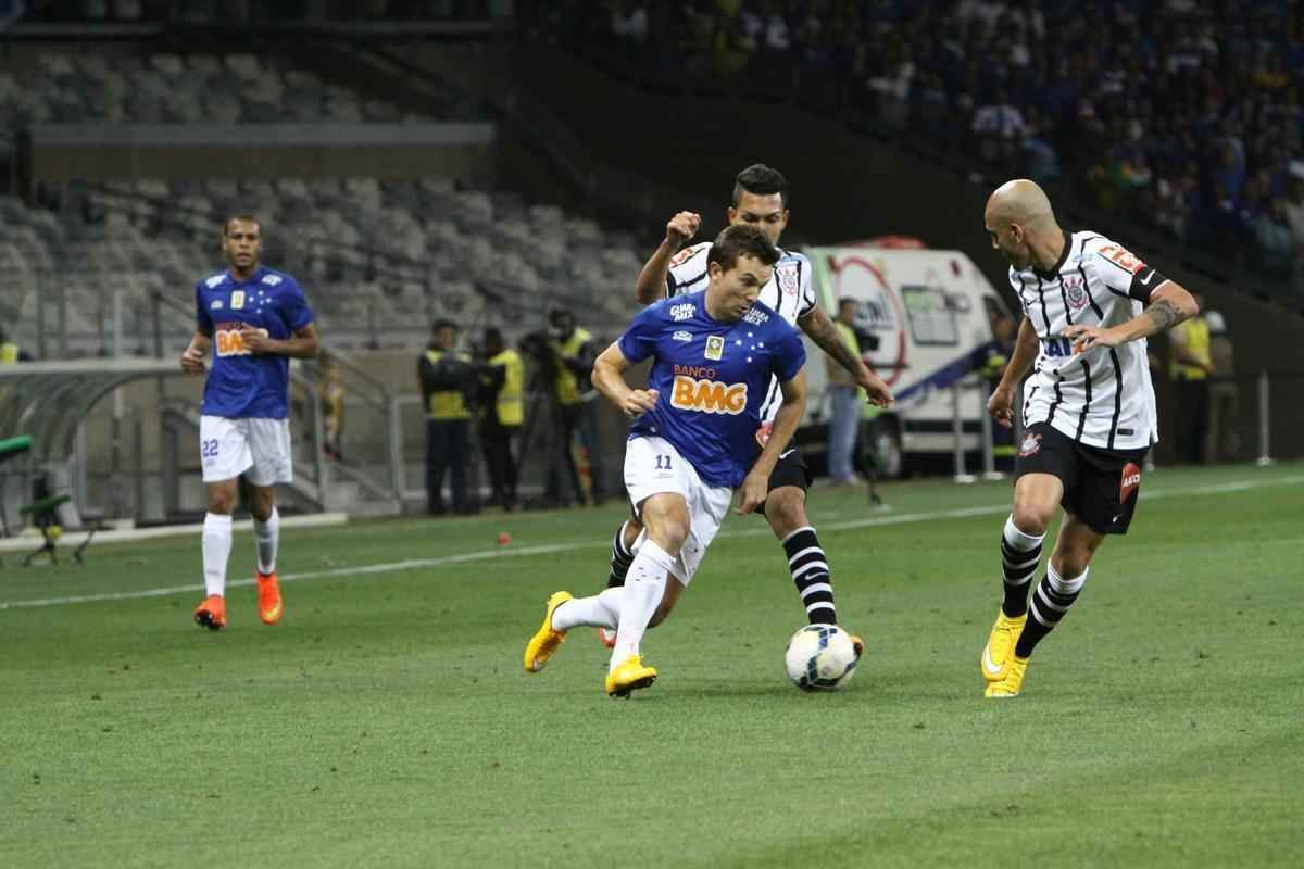 Corinthians surpreendeu o Cruzeiro no Mineiro e venceu por 1 a 0