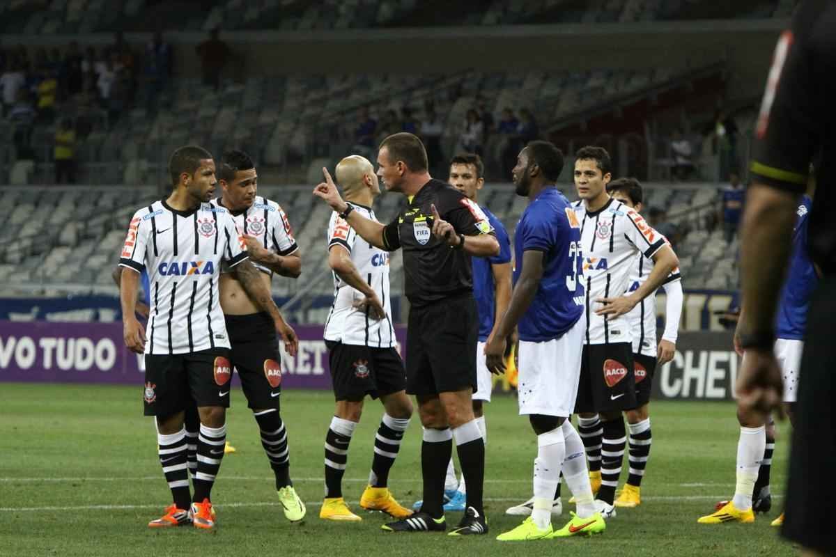 Corinthians surpreendeu o Cruzeiro no Mineiro e venceu por 1 a 0