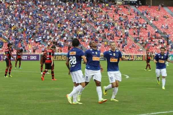 No primeiro turno do Brasileiro de 2014, o Cruzeiro atropelou o Flamengo, no Parque do Sabi, e venceu por 3 a 0.