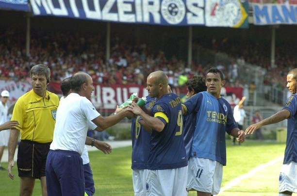 Em 2007, Cruzeiro fez 3 a 1 no Mineiro e iniciou uma sequncia de sete vitrias seguidas sobre o Flamengo.