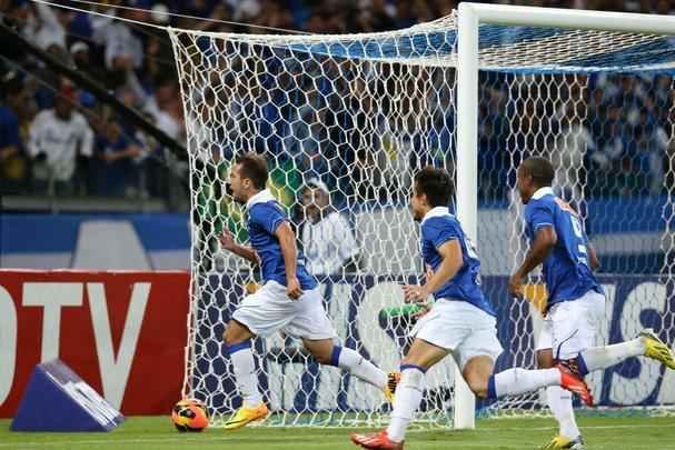 Em 2013, o Cruzeiro venceu o Flamengo por 2 a 1 pelo jogo de ida das oitavas de final da Copa do Brasil. A partida ficou marcada pelo golao feito por Everton Ribeiro.