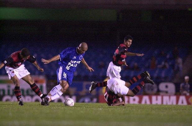 No Brasileiro de 2000, o Cruzeiro derrotou o Flamengo no Maracan por 2 a 1.