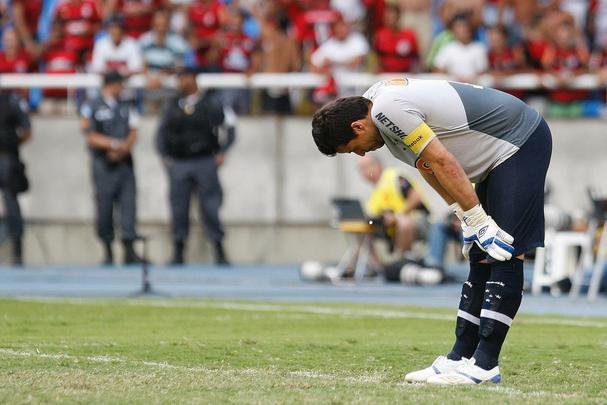 Em 2011, quando brigava contra o rebaixamento, o Cruzeiro sofreu sua maior humilhao para o Flamengo. Foi goleada por 5 a 1, no Engenho, depois de abrir o placar e perder um pnalti.