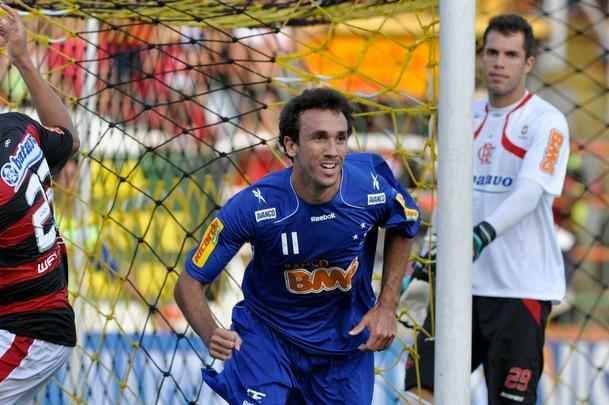 No segundo turno, Cruzeiro venceu por 2 a 1, em Volta Redonda, gols de Thiago Ribeiro e Roger.