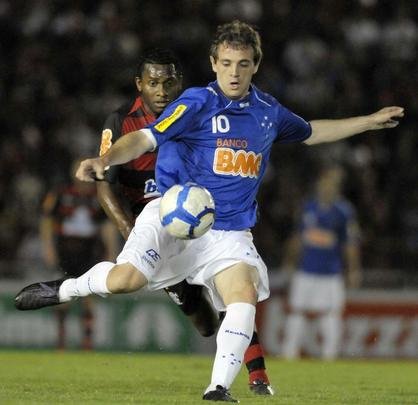 Na campanha do vice-campeonato brasileiro de 2010, Cruzeiro venceu o Flamengo por 1 a 0 no primeiro turno, no Parque do Sabi.