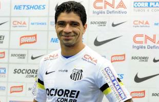 Aos 35 anos, o volante Renato tem contrato com o Santos at o fim do ano. Ele passou por problemas de leso na temporada e no deve continuar na Vila Belmiro em 2015. 