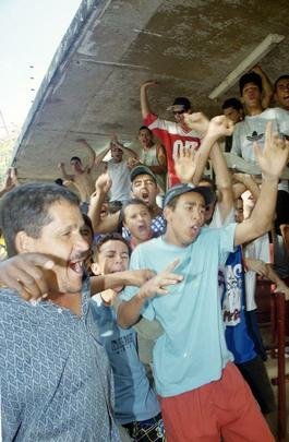 No jogo de volta, houve confusão nas bilheterias do Mineirão, na venda antecipada de ingressos, devido à alta procura.