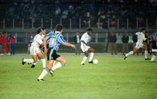 Cleisson marcou o gol da vitória por 2 a 1, aos 45 segundos do segundo tempo.