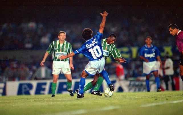 Em 1996, Cruzeiro empatou com o Palmeiras no Mineirão por 1 a 1, no primeiro jogo da final.