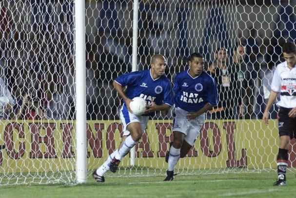 O Cruzeiro empatou com Fábio Júnior, aos 35 do segundo tempo, mas o empate ainda dava o título ao São Paulo.