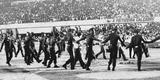 Libertadores de 1981 - Policiais entram em campo a pedido de Wright para retirar invasores de campo