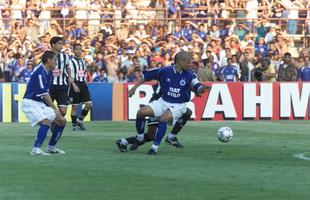 Imagem do jogo no Mineiro entre Cruzeiro e Santos em 2003