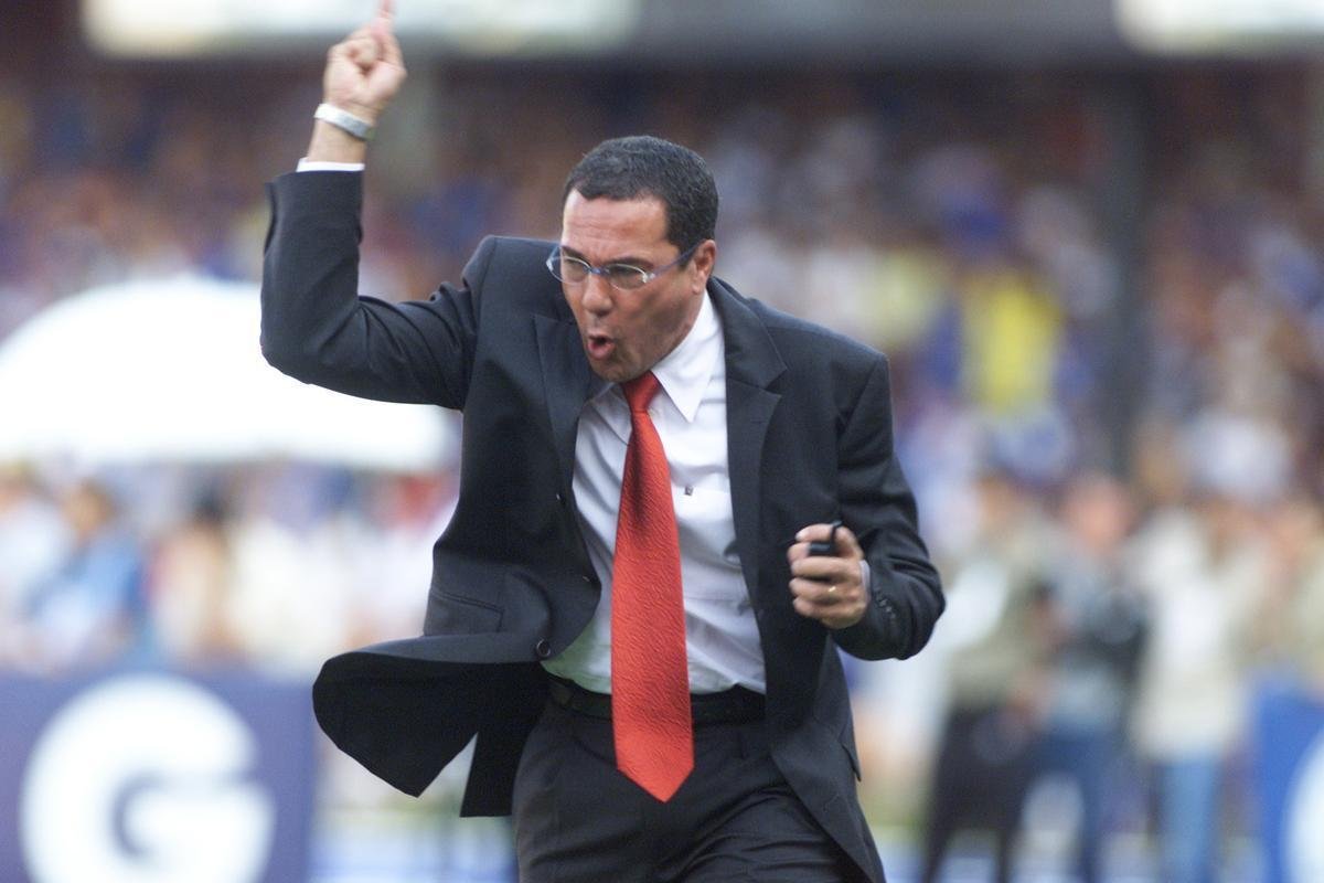 Luxemburgo era o tcnico do Cruzeiro em 2003