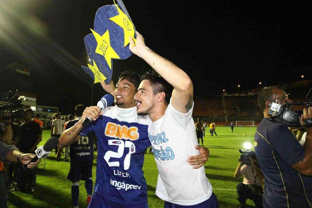 Cruzeiro foi recepcionado por centenas de torcedores na chegada a Salvador. A torcida compareceu em grande nmero ao Barrado e comemorou o tricampeonato no intervalo da partida contra o Vitria, vencida pela Raposa por 3 a 1. A festa dos jogadores comeou no campo e durou durante todo o voo de volta a BH. 