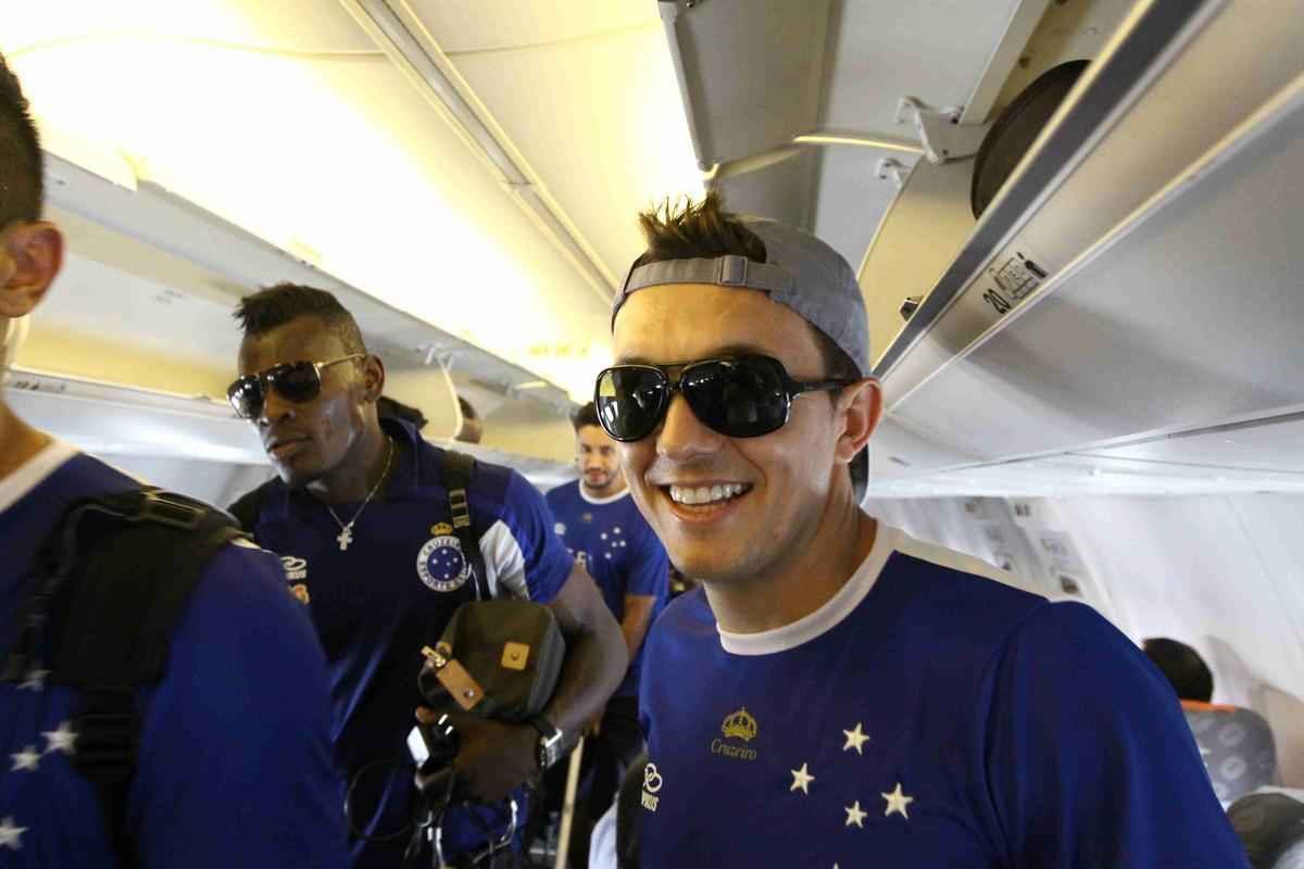 Cruzeiro foi recepcionado por centenas de torcedores na chegada a Salvador. A torcida compareceu em grande nmero ao Barrado e comemorou o tricampeonato no intervalo da partida contra o Vitria, vencida pela Raposa por 3 a 1. A festa dos jogadores comeou no campo e durou durante todo o voo de volta a BH. 