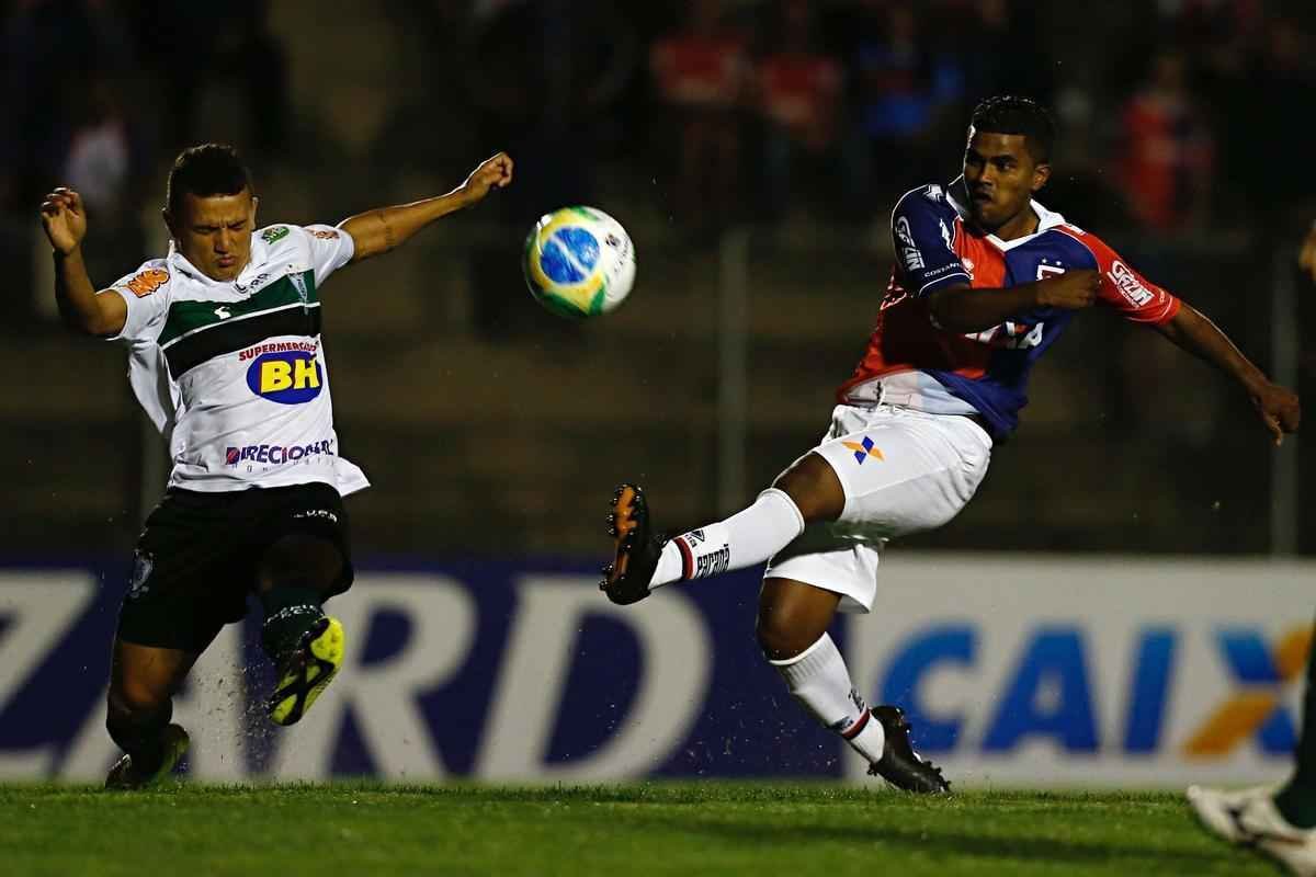 Fotos do jogo entre Paran e Amrica, na Vila Capanema, pela 30 rodada da Srie B do Brasileiro