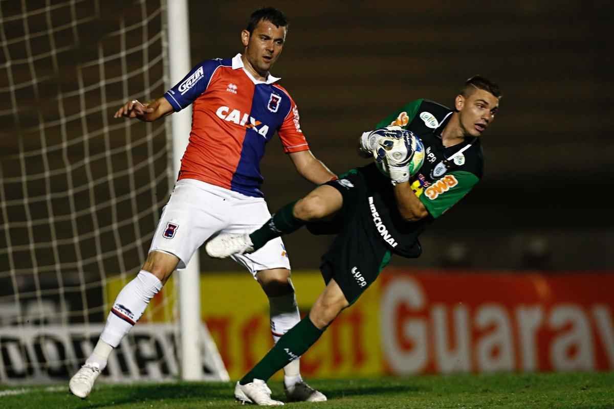 Fotos do jogo entre Paran e Amrica, na Vila Capanema, pela 30 rodada da Srie B do Brasileiro