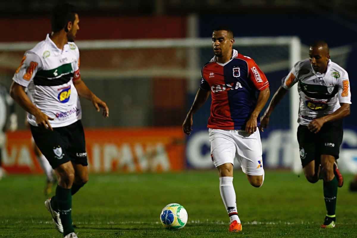Fotos do jogo entre Paran e Amrica, na Vila Capanema, pela 30 rodada da Srie B do Brasileiro