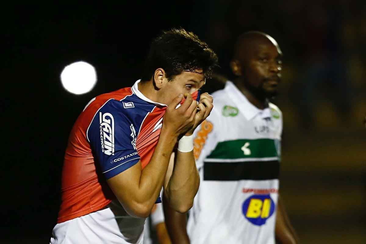 Fotos do jogo entre Paran e Amrica, na Vila Capanema, pela 30 rodada da Srie B do Brasileiro