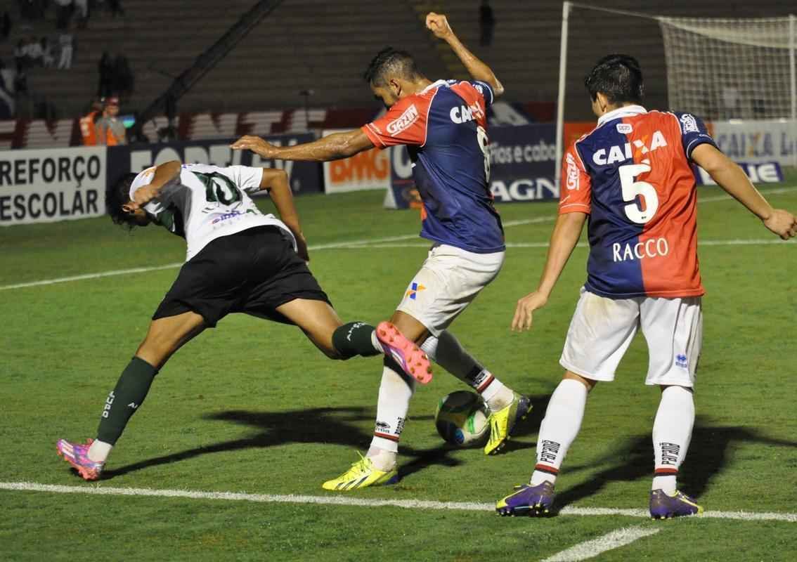 Fotos do jogo entre Paran e Amrica, na Vila Capanema, pela 30 rodada da Srie B do Brasileiro