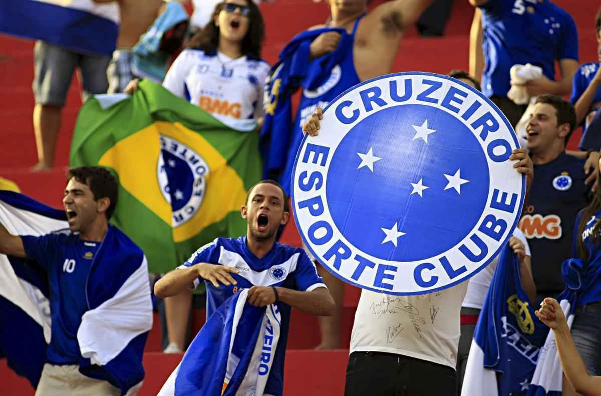 Fotos do triunfo do Cruzeiro diante do Vitria no Barrado, em Salvador. Com o resultado, o time celeste abriu 7 pontos de vantagem na liderana