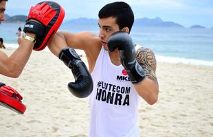 Thomas Almeida treina na praia em preparao para o UFC em Uberlndia