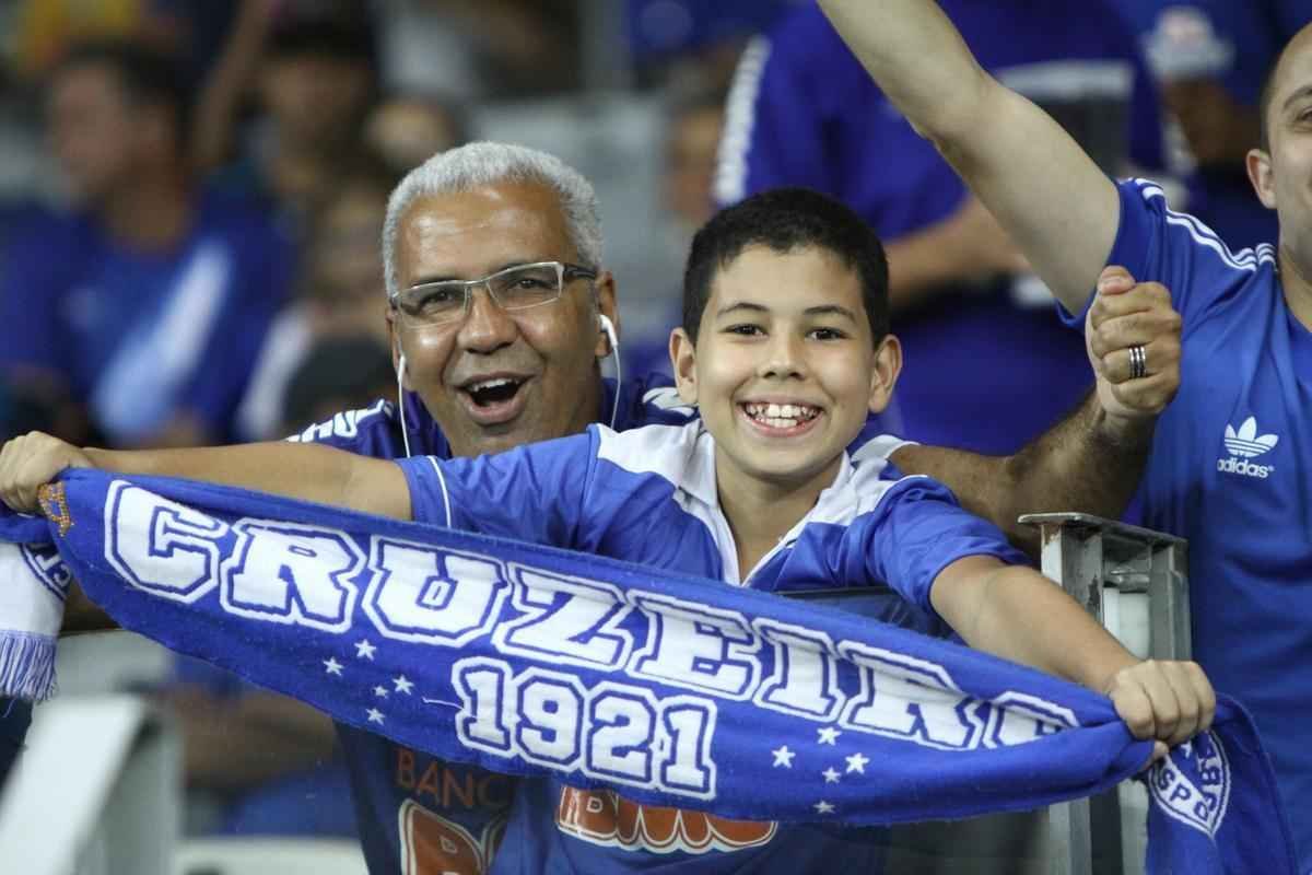 Galeria de fotos da torcida do Cruzeiro durante o confronto contra o Palmeiras, no Mineiro