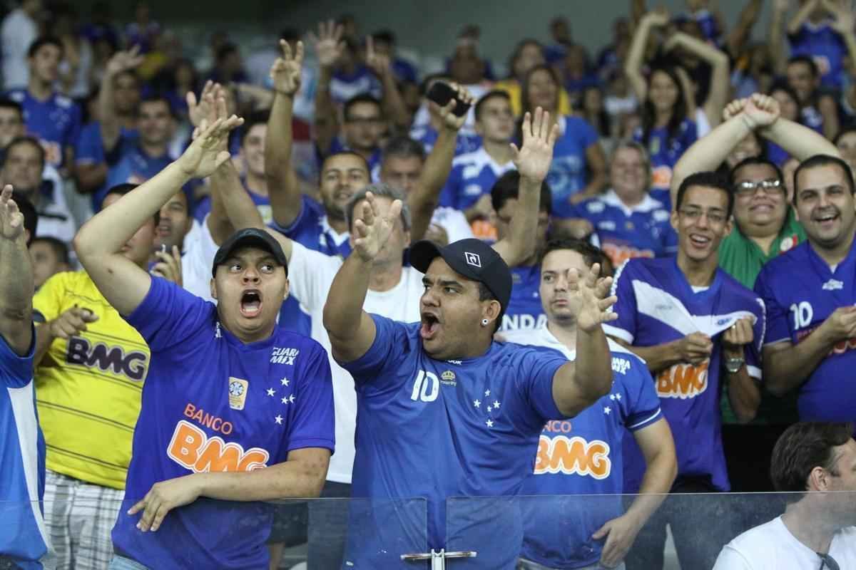 Galeria de fotos da torcida do Cruzeiro durante o confronto contra o Palmeiras, no Mineiro