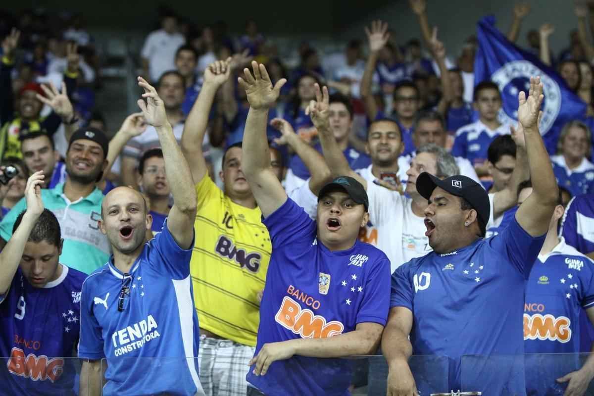 Galeria de fotos da torcida do Cruzeiro durante o confronto contra o Palmeiras, no Mineiro