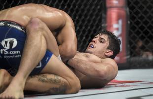 Fotos de lutas e bastidores do UFC 179, no Rio de Janeiro - Andre Fili (bermuda azul) venceu Felipe Sertanejo por deciso unnime