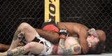Fotos de lutas e bastidores do UFC 179, no Rio de Janeiro - Wilson Reis (bermuda vermelha e preta) venceu Scott Jorgensen por finalizao no primeiro round