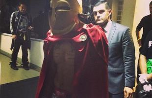 Imagens de bastidores do UFC no Maracanzinho: vestido de espartano, Christos Giagos 'tirou onda' na entrada, mas acabou finalizado por Durinho