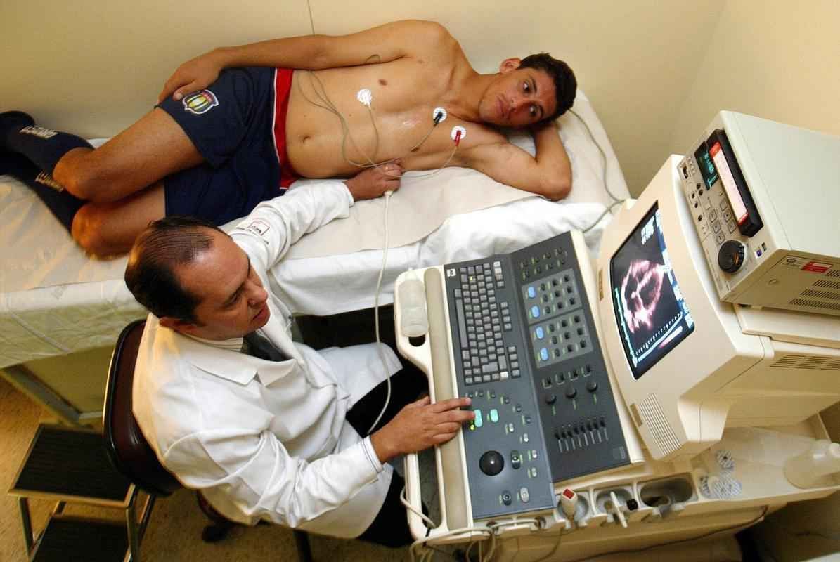 Morte do zagueiro Serginho por parada cardiorrespiratria completa 10 anos. Veja imagens