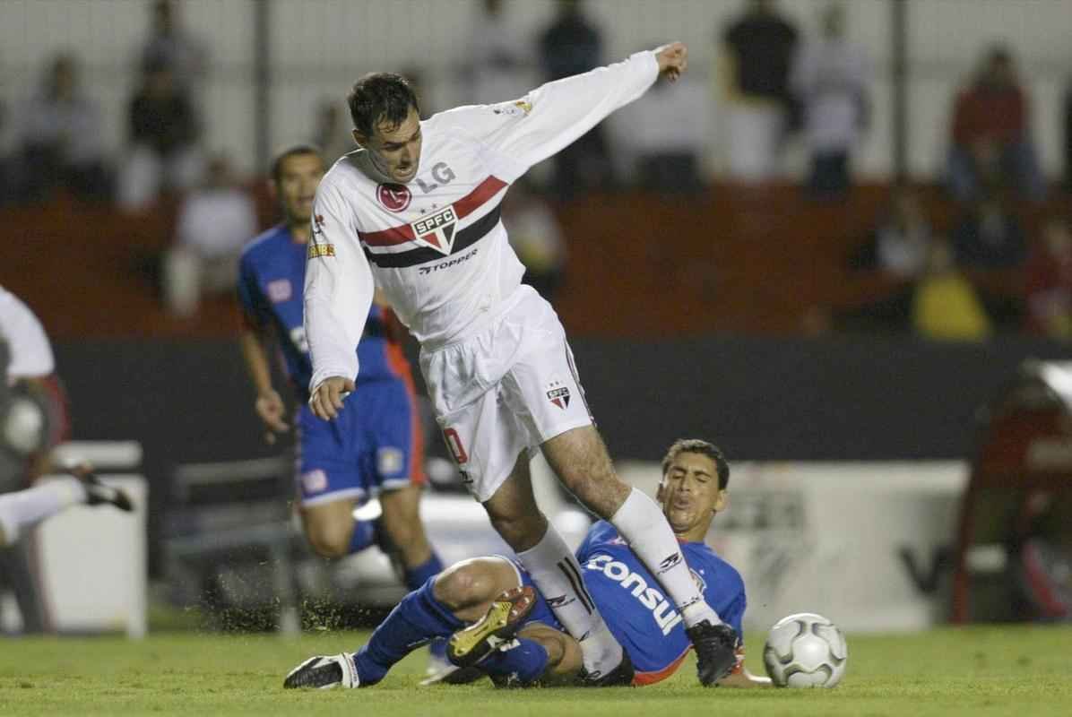 Morte do zagueiro Serginho por parada cardiorrespiratria completa 10 anos. Veja imagens