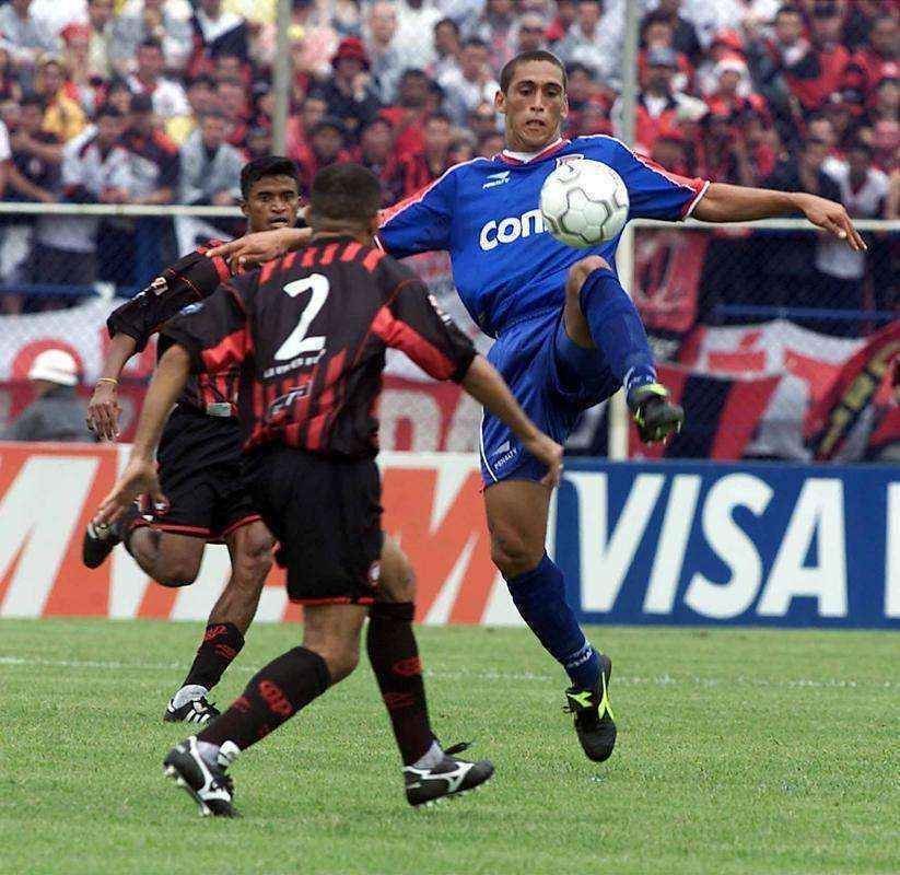 Morte do zagueiro Serginho por parada cardiorrespiratria completa 10 anos. Veja imagens