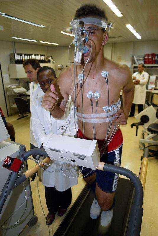 Morte do zagueiro Serginho por parada cardiorrespiratria completa 10 anos. Veja imagens