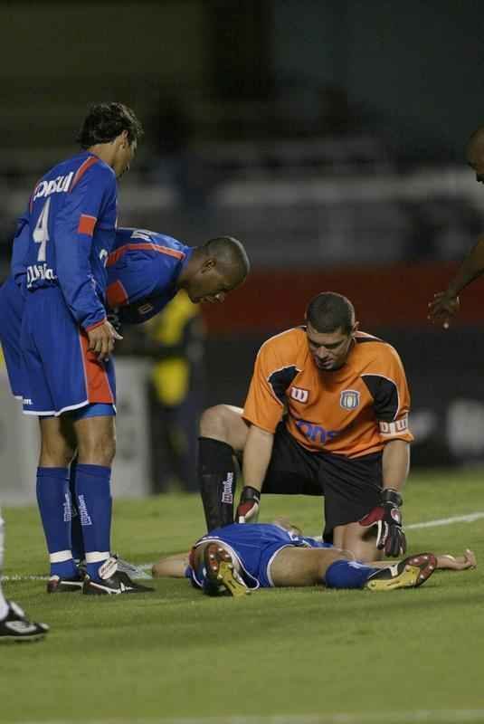 Morte do zagueiro Serginho por parada cardiorrespiratria completa 10 anos. Veja imagens