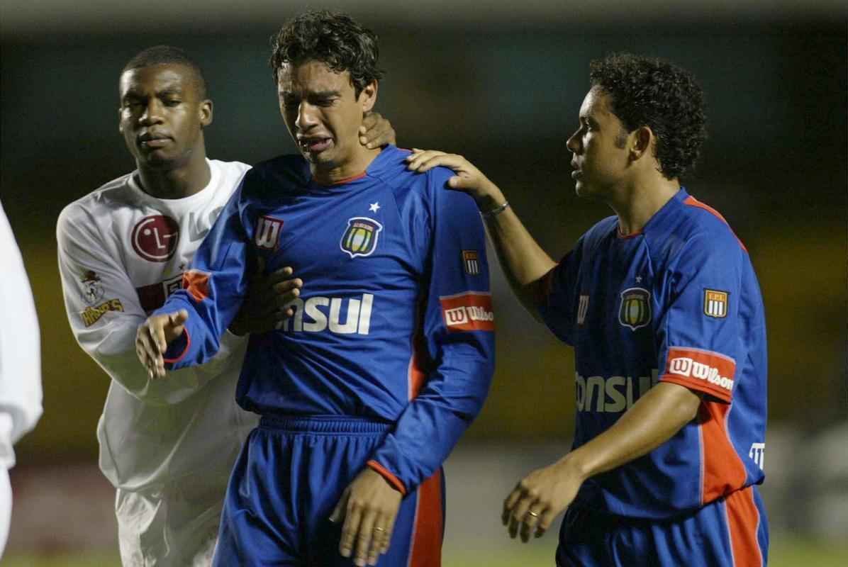 Morte do zagueiro Serginho por parada cardiorrespiratria completa 10 anos. Veja imagens