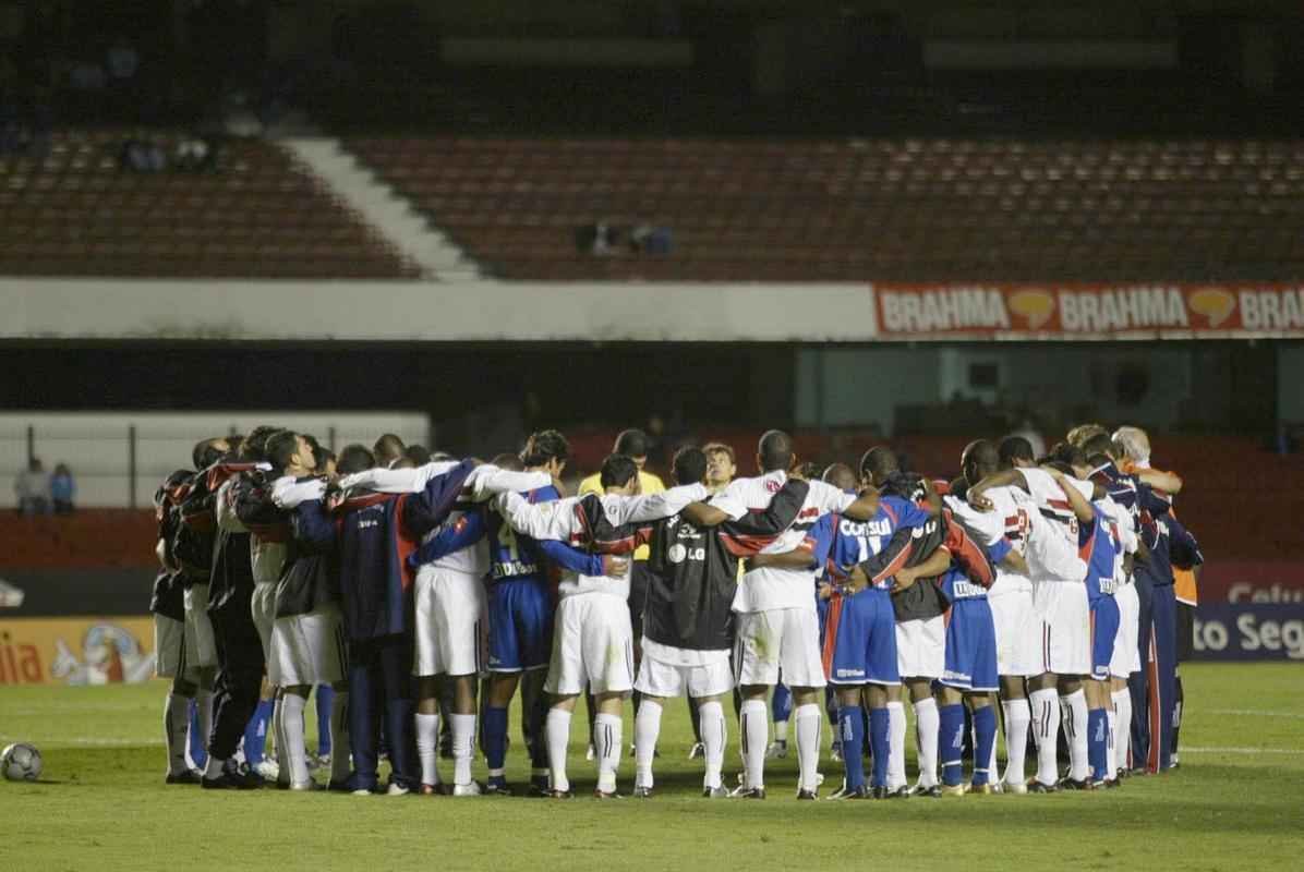 Morte do zagueiro Serginho por parada cardiorrespiratria completa 10 anos. Veja imagens